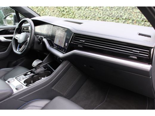 Volkswagen Touareg 3.0 TSi 4MOTION R | NL-AUTO! | BOMVOL! | TREKHAAK | PANODAK | ELEKTR. MASSAGE + GEHEUGEN STOELEN ... ActivLease financial lease