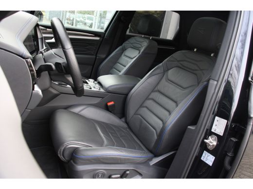 Volkswagen Touareg 3.0 TSi 4MOTION R | NL-AUTO! | BOMVOL! | TREKHAAK | PANODAK | ELEKTR. MASSAGE + GEHEUGEN STOELEN ... ActivLease financial lease