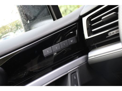 Volkswagen Touareg 3.0 TSi 4MOTION R | NL-AUTO! | BOMVOL! | TREKHAAK | PANODAK | ELEKTR. MASSAGE + GEHEUGEN STOELEN ... ActivLease financial lease