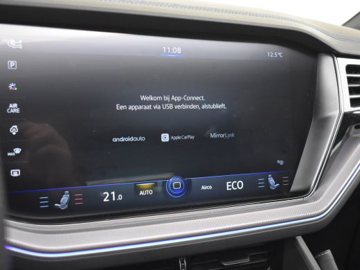 Volkswagen Touareg 3.0 TSi eHybrid 4MOTION R 462pk | Trekhaak | Dodehoekdetectie | 360 camera | Panorama dak | Head ... ActivLease financial lease