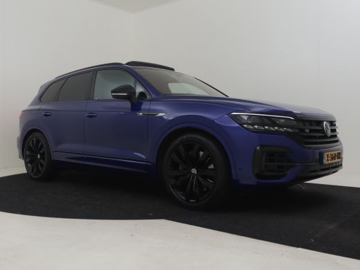Volkswagen Touareg 3.0 TSi eHybrid 4MOTION R 462pk | Trekhaak | Dodehoekdetectie | 360 camera | Panorama dak | Head ... ActivLease financial lease