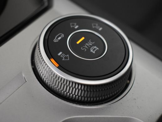 Volkswagen Touareg 3.0 TSi eHybrid 4MOTION R 462pk | Trekhaak | Dodehoekdetectie | 360 camera | Panorama dak | Head ... ActivLease financial lease