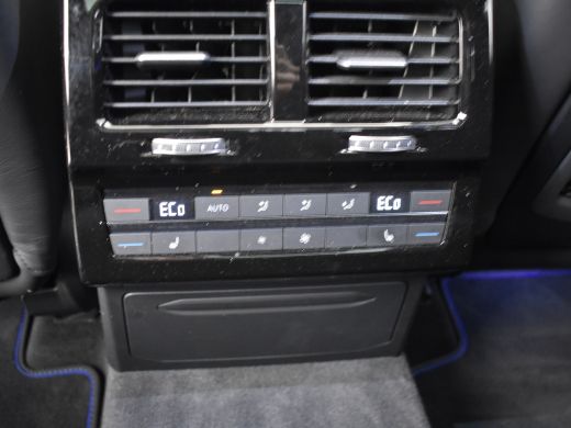 Volkswagen Touareg 3.0 TSi eHybrid 4MOTION R 462pk | Trekhaak | Dodehoekdetectie | 360 camera | Panorama dak | Head ... ActivLease financial lease