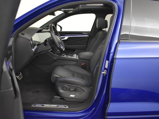 Volkswagen Touareg 3.0 TSi eHybrid 4MOTION R 462pk | Trekhaak | Dodehoekdetectie | 360 camera | Panorama dak | Head ... ActivLease financial lease