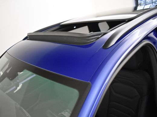 Volkswagen Touareg 3.0 TSi eHybrid 4MOTION R 462pk | Trekhaak | Dodehoekdetectie | 360 camera | Panorama dak | Head ... ActivLease financial lease