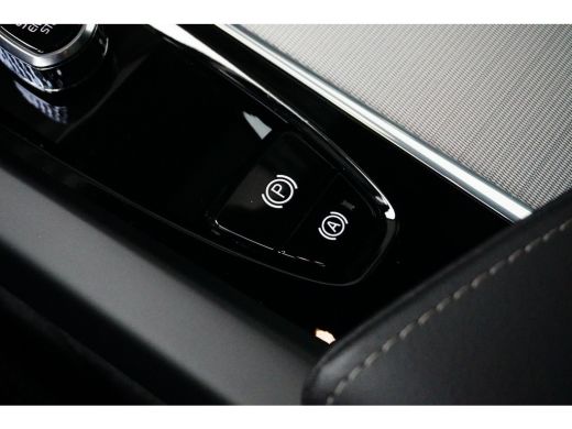 Volvo  XC60 2.0 T6 Plug-in hybrid AWD Plus Black Edition | Luchtvering | Stoelventilatie | Trekhaak | Pano | ... ActivLease financial lease