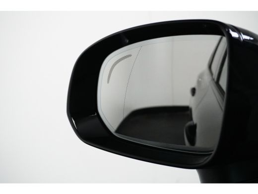 Volvo  XC60 2.0 T6 Plug-in hybrid AWD Plus Black Edition | Luchtvering | Stoelventilatie | Trekhaak | Pano | ... ActivLease financial lease