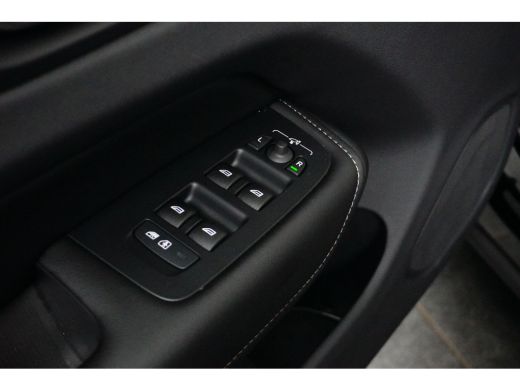 Volvo  XC60 2.0 T6 Plug-in hybrid AWD Plus Black Edition | Luchtvering | Stoelventilatie | Trekhaak | Pano | ... ActivLease financial lease