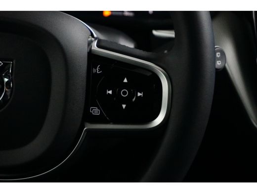 Volvo  XC60 2.0 T6 Plug-in hybrid AWD Plus Black Edition | Luchtvering | Stoelventilatie | Trekhaak | Pano | ... ActivLease financial lease