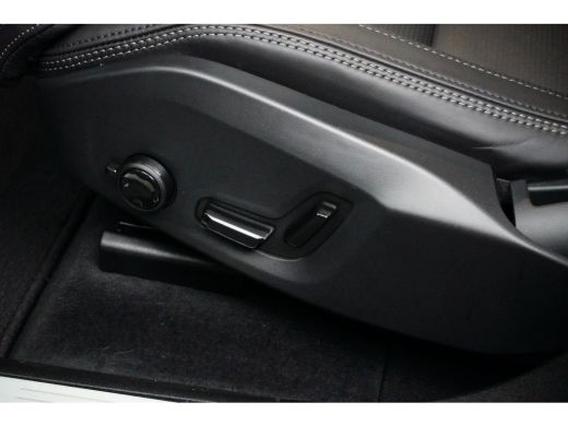 Volvo  XC60 2.0 T6 Plug-in hybrid AWD Plus Black Edition | Luchtvering | Stoelventilatie | Trekhaak | Pano | ... ActivLease financial lease