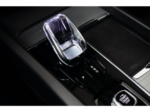 Volvo  XC60 2.0 T6 Plug-in hybrid AWD Plus Black Edition | Luchtvering | Stoelventilatie | Trekhaak | Pano | ... ActivLease financial lease