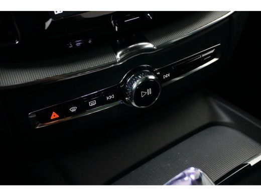 Volvo  XC60 2.0 T6 Plug-in hybrid AWD Plus Black Edition | Luchtvering | Stoelventilatie | Trekhaak | Pano | ... ActivLease financial lease