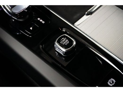 Volvo  XC60 2.0 T6 Plug-in hybrid AWD Plus Black Edition | Luchtvering | Stoelventilatie | Trekhaak | Pano | ... ActivLease financial lease