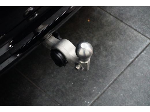 Volvo  XC60 2.0 T6 Plug-in hybrid AWD Plus Black Edition | Luchtvering | Stoelventilatie | Trekhaak | Pano | ... ActivLease financial lease