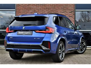 BMW X1 sDrive20i 170pk M-Sport Pano ACC HUD 360 H/K 19inch El-zetels