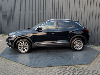 Volkswagen T-Roc 1.5 TSI 150Pk DSG Style | Trekhaak afnb. | IQ Light | Allseason banden | Prijs Rijklaar!!