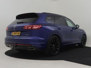 Volkswagen Touareg 3.0 TSi eHybrid 4MOTION R 462pk | Trekhaak | Dodehoekdetectie | 360 camera | Panorama dak | Head ...