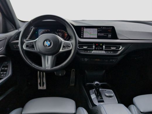 BMW 1 Serie 118i M-Sport | 17 inch | Virtual Cockpit | LED | Navigatie | Cruise Control ActivLease financial lease