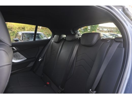 BMW 1 Serie 120 M Sport Automaat / Sportstoelen / Achteruitrijcamera / M Adaptief onderstel / Comfort Access ... ActivLease financial lease