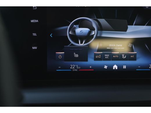 BMW 1 Serie 120 M Sport Automaat / Sportstoelen / Achteruitrijcamera / M Adaptief onderstel / Comfort Access ... ActivLease financial lease