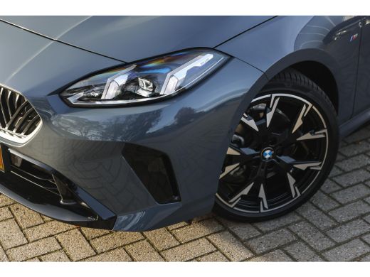 BMW 1 Serie 120 M Sport Automaat / Sportstoelen / Achteruitrijcamera / M Adaptief onderstel / Comfort Access ... ActivLease financial lease