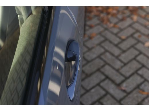 BMW 1 Serie 120 M Sport Automaat / Sportstoelen / Achteruitrijcamera / M Adaptief onderstel / Comfort Access ... ActivLease financial lease