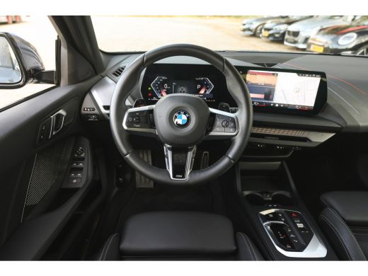 BMW 1 Serie 120 M Sport Automaat / Sportstoelen / Achteruitrijcamera / M Adaptief onderstel / Comfort Access ... ActivLease financial lease