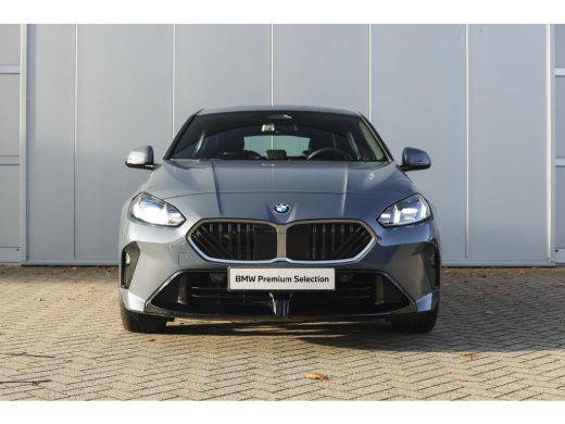 BMW 1 Serie 120 M Sport Automaat / Sportstoelen / Achteruitrijcamera / M Adaptief onderstel / Comfort Access ... ActivLease financial lease