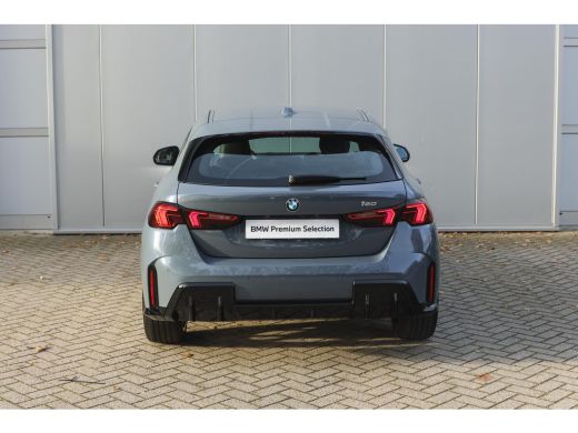 BMW 1 Serie 120 M Sport Automaat / Sportstoelen / Achteruitrijcamera / M Adaptief onderstel / Comfort Access ... ActivLease financial lease