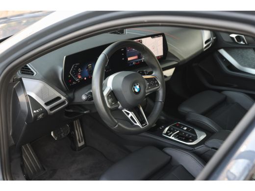 BMW 1 Serie 120 M Sport Automaat / Sportstoelen / Achteruitrijcamera / M Adaptief onderstel / Comfort Access ... ActivLease financial lease