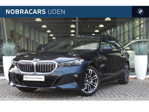 BMW 5 Serie Touring 520i M Sport Automaat / Trekhaak / Achteruitrijcamera / M Sportonderstel / Adaptieve LED ...