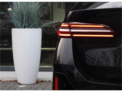 BMW 5 Serie Touring 520i M Sport Automaat / Trekhaak / Achteruitrijcamera / M Sportonderstel / Adaptieve LED ... ActivLease financial lease