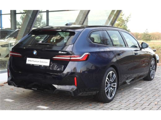 BMW 5 Serie Touring 520i M Sport Automaat / Trekhaak / Achteruitrijcamera / M Sportonderstel / Adaptieve LED ... ActivLease financial lease