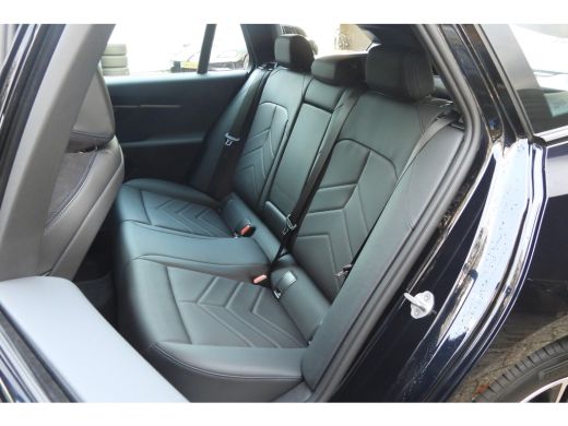 BMW 5 Serie Touring 520i M Sport Automaat / Trekhaak / Achteruitrijcamera / M Sportonderstel / Adaptieve LED ... ActivLease financial lease