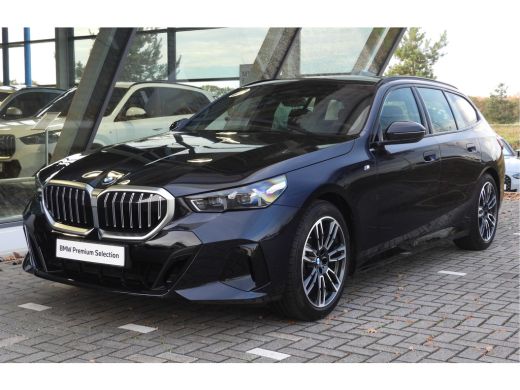 BMW 5 Serie Touring 520i M Sport Automaat / Trekhaak / Achteruitrijcamera / M Sportonderstel / Adaptieve LED ... ActivLease financial lease