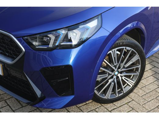 BMW X2 sDrive20i M Sport Automaat / Sportstoelen / Achteruitrijcamera / M Adaptief onderstel / Comfort A... ActivLease financial lease
