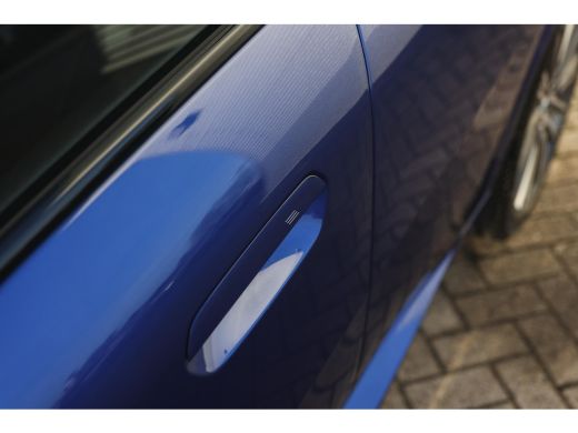 BMW X2 sDrive20i M Sport Automaat / Sportstoelen / Achteruitrijcamera / M Adaptief onderstel / Comfort A... ActivLease financial lease