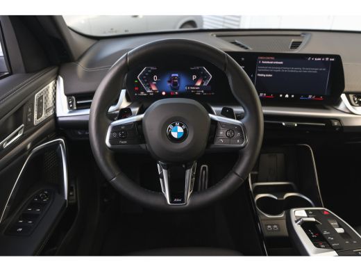 BMW X2 sDrive20i M Sport Automaat / Sportstoelen / Achteruitrijcamera / M Adaptief onderstel / Comfort A... ActivLease financial lease
