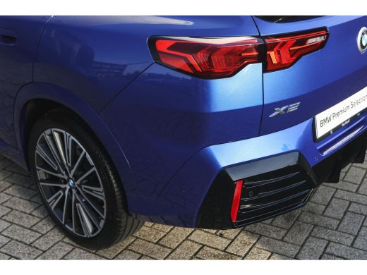 BMW X2 sDrive20i M Sport Automaat / Sportstoelen / Achteruitrijcamera / M Adaptief onderstel / Comfort A... ActivLease financial lease