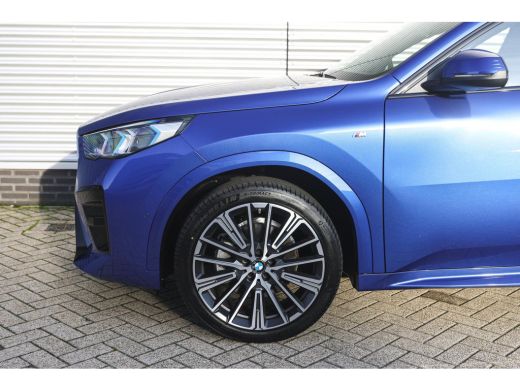 BMW X2 sDrive20i M Sport Automaat / Sportstoelen / Achteruitrijcamera / M Adaptief onderstel / Comfort A... ActivLease financial lease