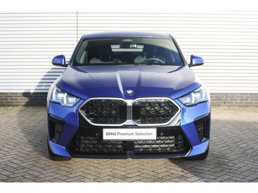 BMW X2 sDrive20i M Sport Automaat / Sportstoelen / Achteruitrijcamera / M Adaptief onderstel / Comfort A... ActivLease financial lease