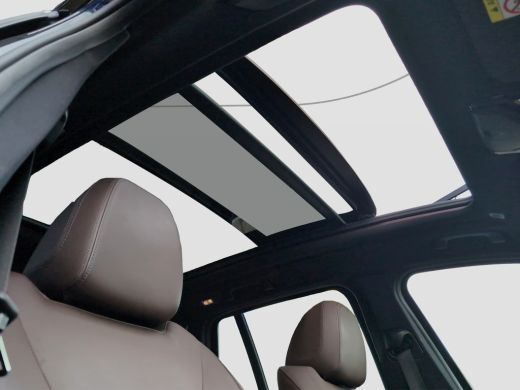 BMW X3 xDrive20i M-Sport | Shadow | Org. NL | Panoramadak | Head-up | Stuurverwarming | Camera | Leder ActivLease financial lease
