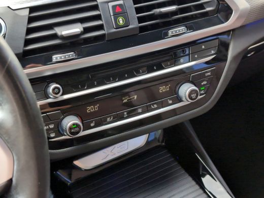 BMW X3 xDrive20i M-Sport | Shadow | Org. NL | Panoramadak | Head-up | Stuurverwarming | Camera | Leder ActivLease financial lease