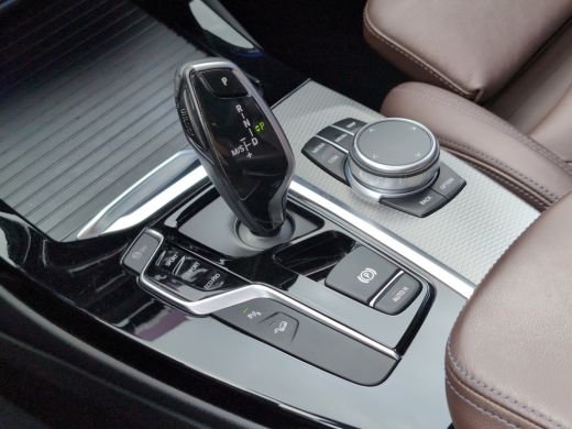 BMW X3 xDrive20i M-Sport | Shadow | Org. NL | Panoramadak | Head-up | Stuurverwarming | Camera | Leder ActivLease financial lease