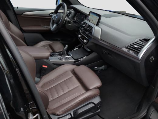 BMW X3 xDrive20i M-Sport | Shadow | Org. NL | Panoramadak | Head-up | Stuurverwarming | Camera | Leder ActivLease financial lease
