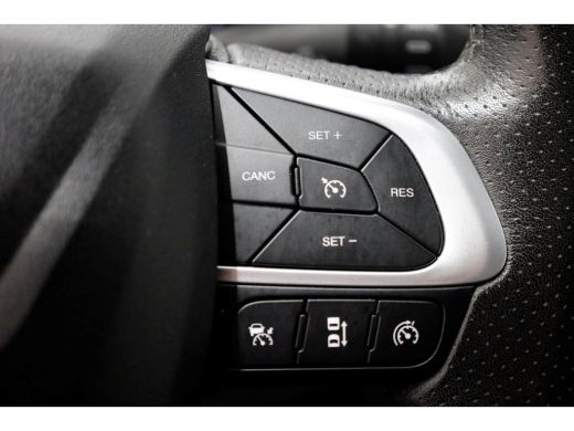 Iveco Daily 35S18 3.0 180pk L4H2 Maxi HiMatic Automaat ACC/LED/Camera/Air-Pro Luchtvering 02-2023 ActivLease financial lease