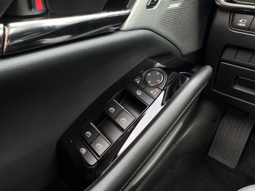 Mazda 3 2.0 e-SkyActiv-X M Hybrid 186 Takumi | Sunroof | Automaat | Stoel/stuurverwarming | BOSE- Premium... ActivLease financial lease