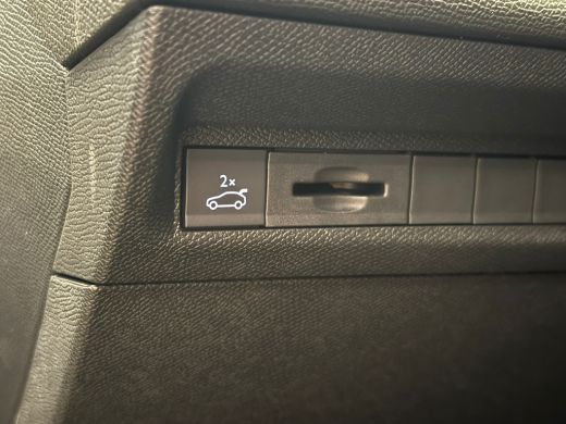 Peugeot 408 1.2 Hybrid 136 e-DCS6 GT | Achterbank in delen neerklapbaar | Achteruitrijcamera | Alarm klasse 1... ActivLease financial lease