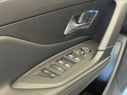 Peugeot 408 1.2 Hybrid 136 e-DCS6 GT | Achterbank in delen neerklapbaar | Achteruitrijcamera | Alarm klasse 1... ActivLease financial lease