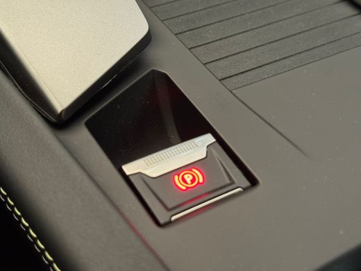 Peugeot 408 1.2 Hybrid 136 e-DCS6 GT | Achterbank in delen neerklapbaar | Achteruitrijcamera | Alarm klasse 1... ActivLease financial lease